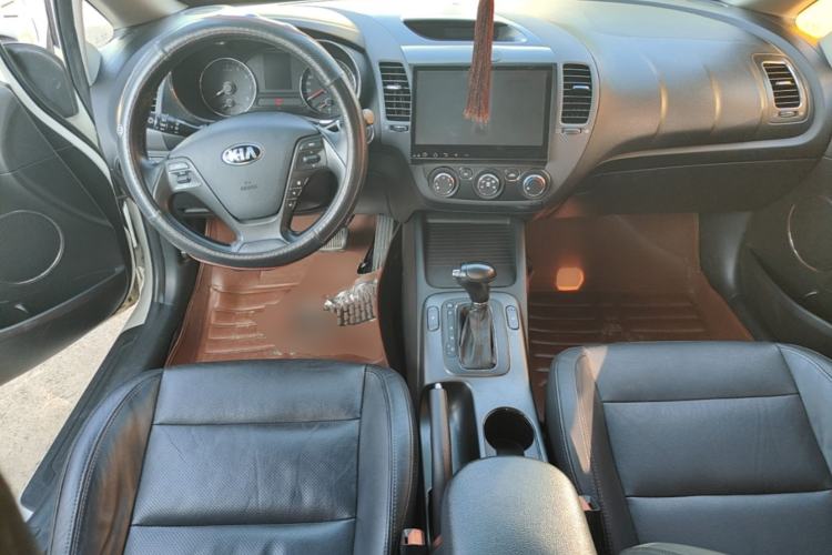 Used Kia K3 2015 1.6L Automatic GLS Center Console