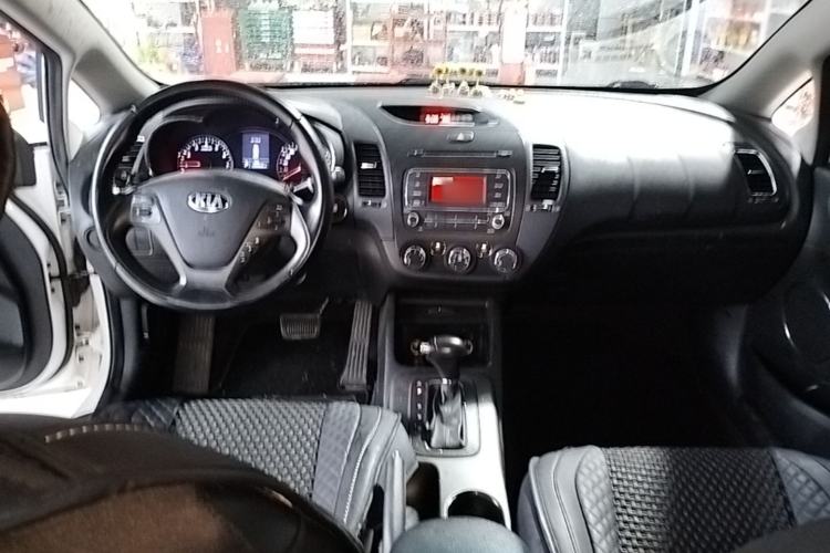 Used Kia K3 2015 1.6L Automatic GLS Center Console
