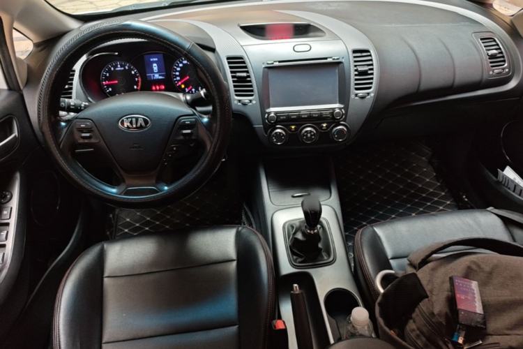 Used Kia K3 2015 1.6L Manual GLS Center Console
