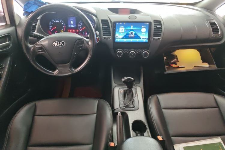 Used Kia K3 2015 1.6L Automatic GLS Center Console
