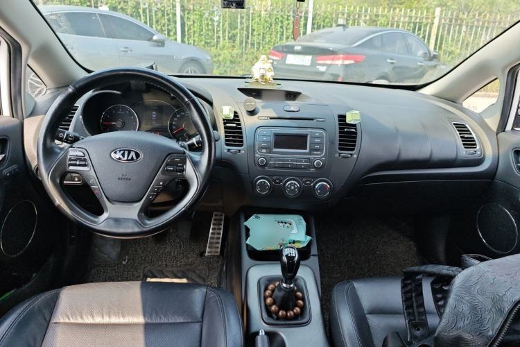 Used Kia K3 2015 1.6L Manual GL Center Console