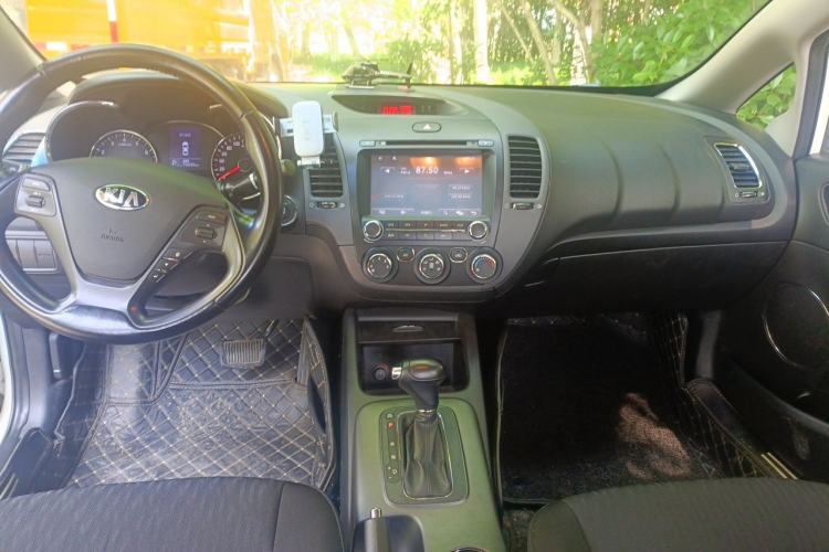 Used Kia K3 2015 1.6L Automatic GLS Center Console