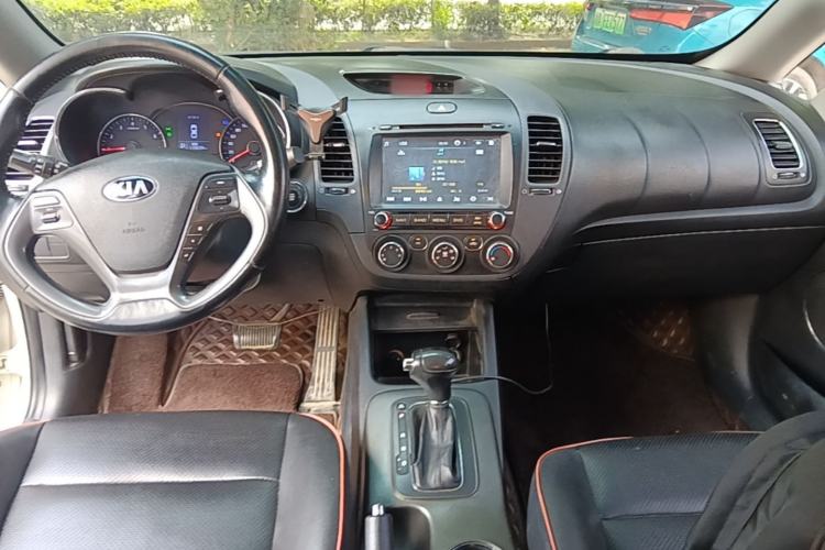Used Kia K3 2015 1.6L Automatic GLS Center Console
