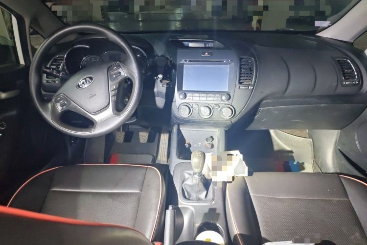 Used Kia K3 2015 1.6L Manual GL Center Console