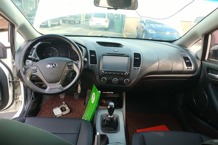 Used Kia K3 2015 1.6L Manual GLS Center Console