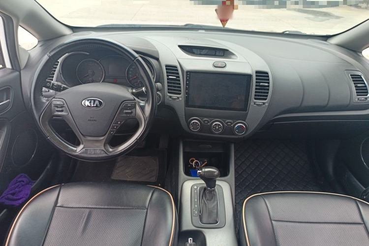 Used Kia K3 2015 1.6L Automatic GLS Center Console