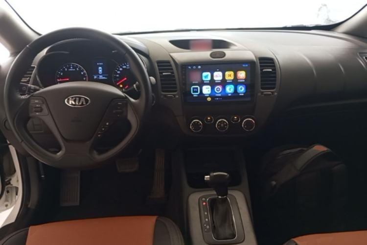 Used Kia K3 2015 1.6L Automatic GLS Center Console