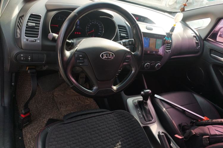 Used Kia K3 2015 1.6L Automatic GLS Center Console
