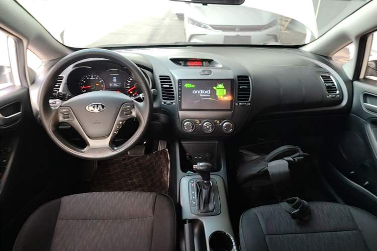 Used Kia K3 2015 1.6L Automatic GL Center Console