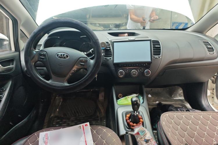 Used Kia K3 2015 1.6L Manual GL Center Console