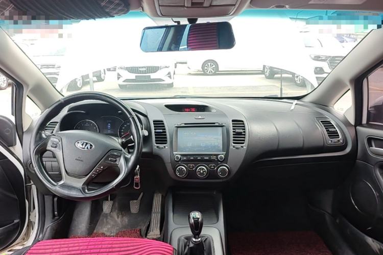 Used Kia K3 2015 1.6L Manual GLS Center Console