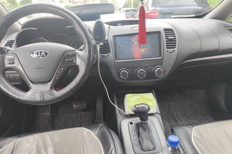 Used Kia K3 2015 1.6L Automatic GLS Center Console