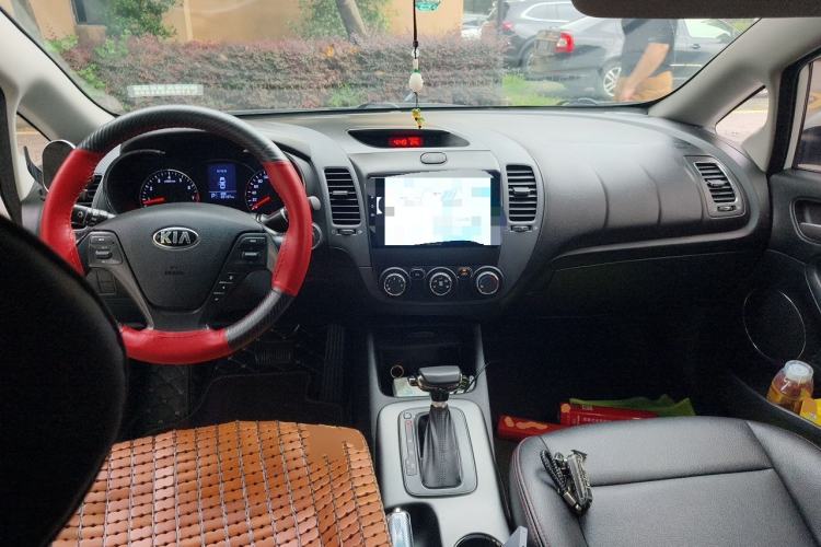 Used Kia K3 2015 1.6L Automatic GLS Center Console