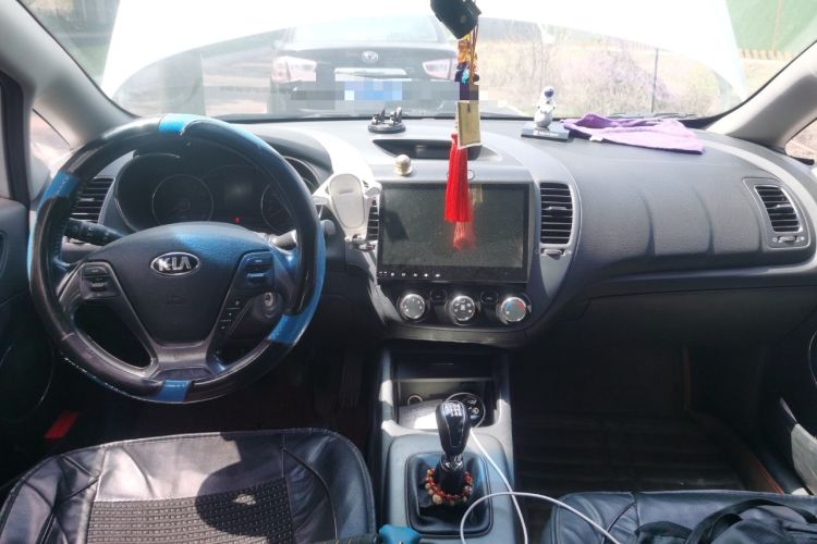 Used Kia K3 2015 1.6L Manual GLS Center Console