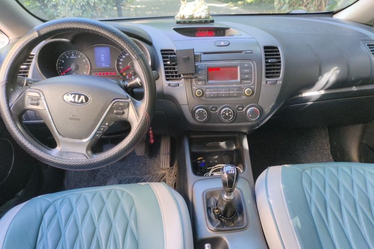 Used Kia K3 2015 1.6L Manual GLS Center Console