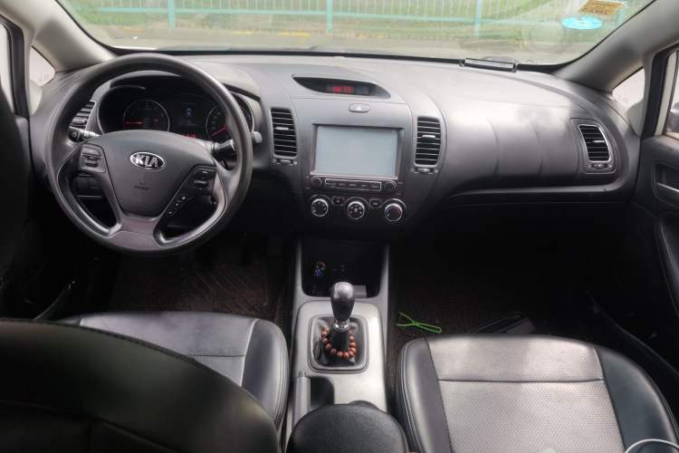 Used Kia K3 2015 1.6L Manual GL Center Console