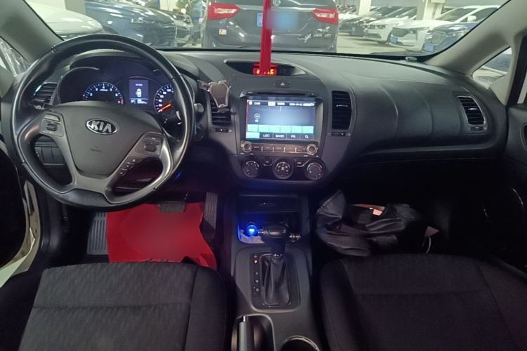 Used Kia K3 2015 1.6L Automatic GLS Center Console