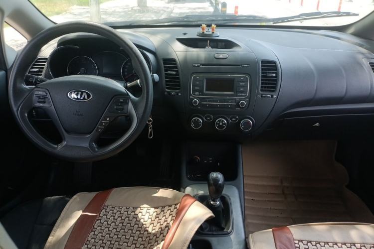 Used Kia K3 2015 1.6L Manual GL Center Console