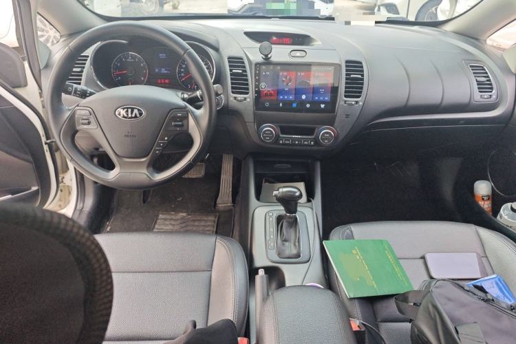 Used Kia K3 2015 1.6L Automatic DLX Center Console