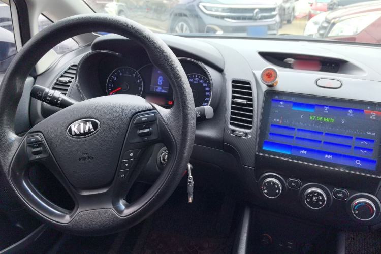 Used Kia K3 2015 1.6L Manual GL Center Console