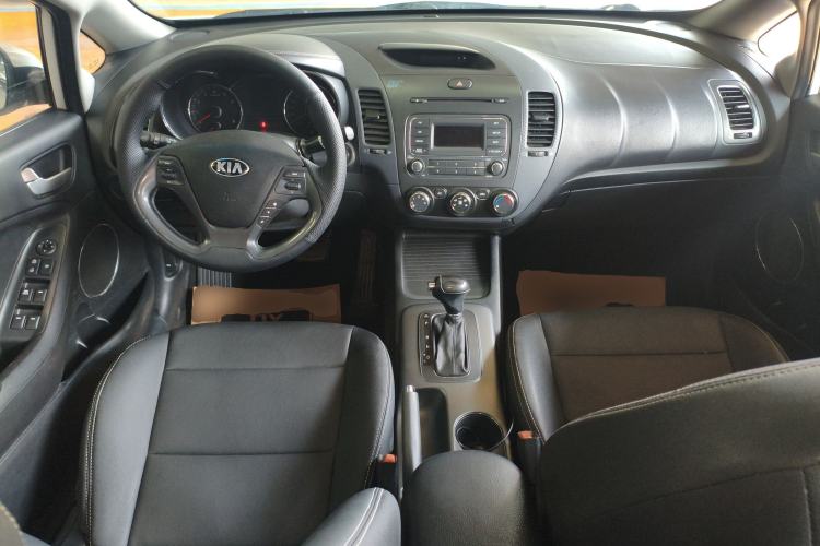 Used Kia K3 2015 1.6L Automatic GLS Center Console