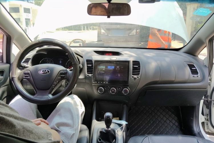Used Kia K3 2015 1.6L Manual GL Center Console
