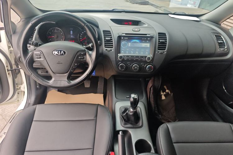Used Kia K3 2015 1.6L Manual GLS Center Console