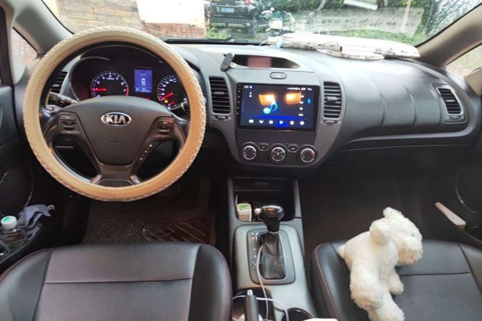 Used Kia K3 2015 1.6L Automatic GLS Center Console