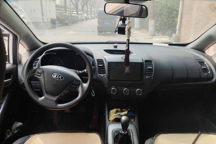 Used Kia K3 2015 1.6L Manual GL Center Console