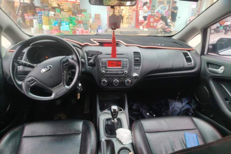 Used Kia K3 2015 1.6L Manual GLS Center Console