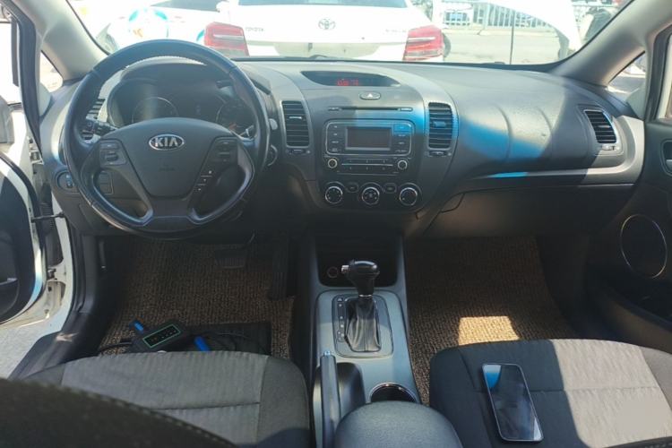 Used Kia K3 2015 1.6L Automatic GLS Center Console