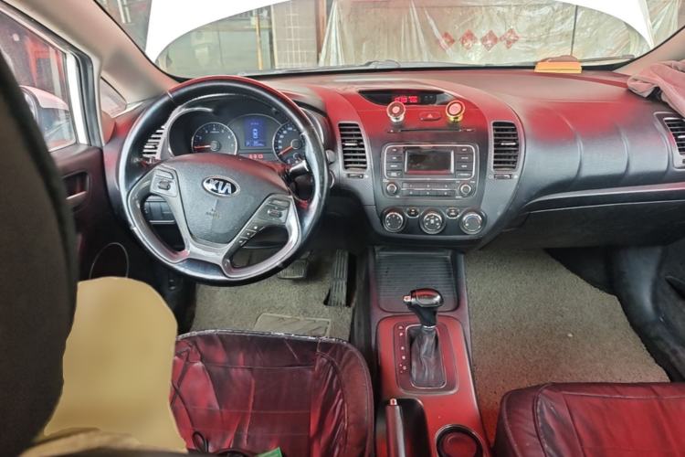 Used Kia K3 2015 1.6L Automatic GLS Center Console