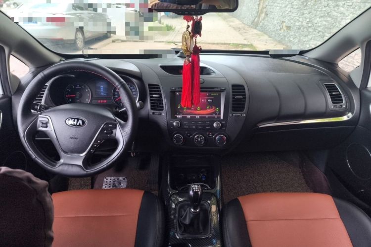 Used Kia K3 2015 1.6L Manual GLS Center Console