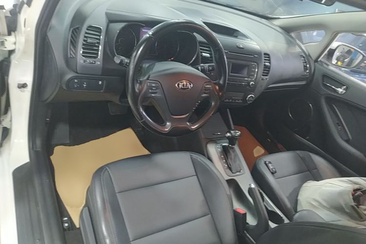 Used Kia K3 2015 1.6L Automatic DLX Center Console