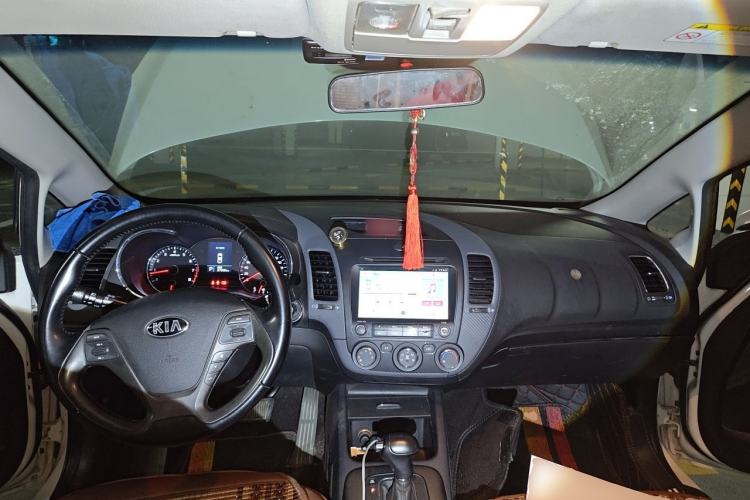 Used Kia K3 2015 1.6L Automatic GL Center Console