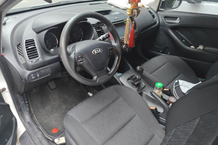 Used Kia K3 2015 1.6L Manual GL Center Console