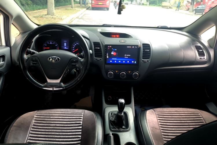 Used Kia K3 2015 1.6L Manual GLS Center Console