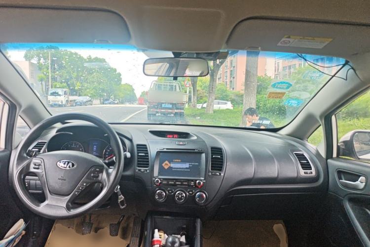 Used Kia K3 2015 1.6L Manual GL Center Console