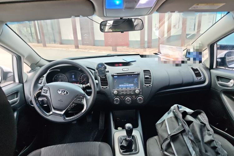 Used Kia K3 2015 1.6L Manual GL Center Console