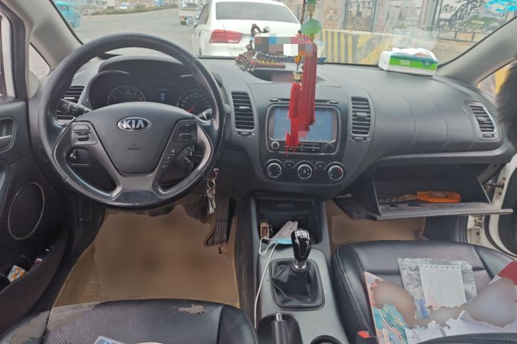 Used Kia K3 2015 1.6L Manual GLS Center Console
