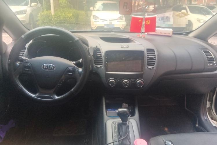 Used Kia K3 2015 1.6L Automatic DLX Center Console