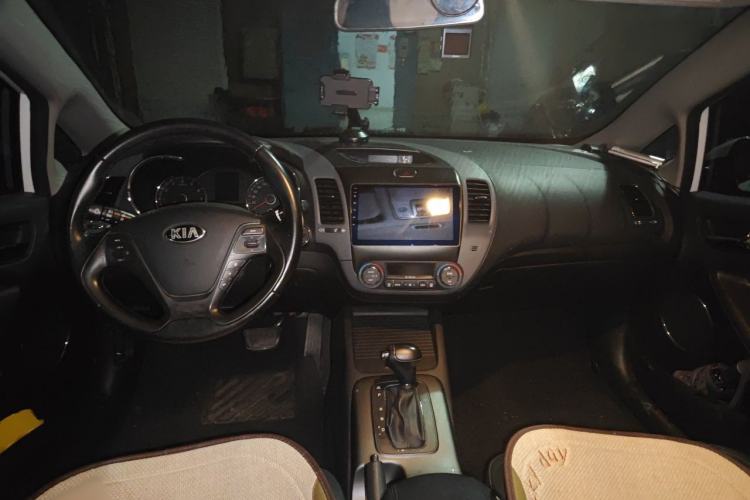 Used Kia K3 2015 1.6L Automatic GLS Center Console