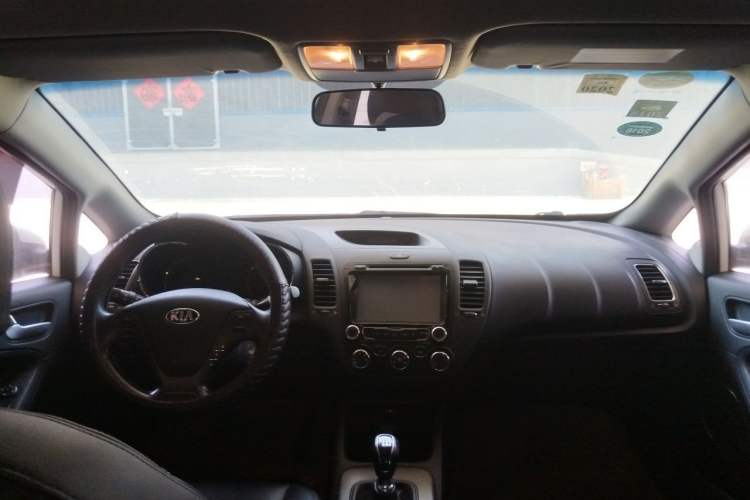 Used Kia K3 2015 1.6L Manual GLS Center Console