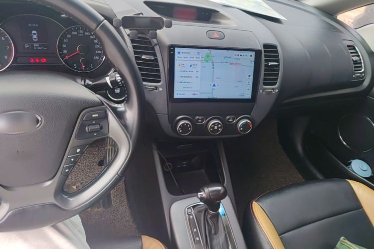 Used Kia K3 2015 1.6L Automatic GLS Center Console