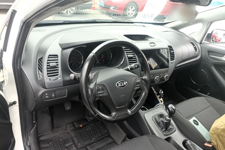 Used Kia K3 2015 1.6L Manual GLS Center Console