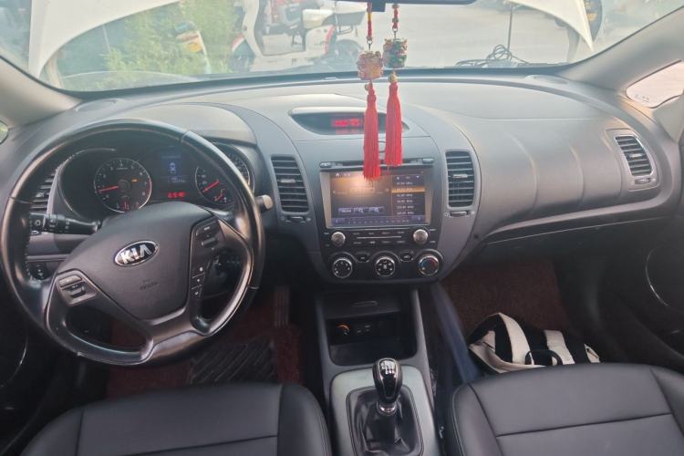 Used Kia K3 2015 1.6L Manual GLS Center Console