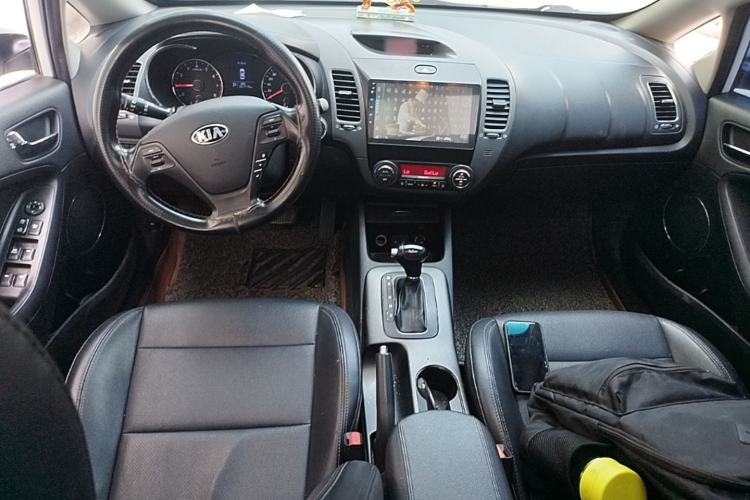 Used Kia K3 2015 1.6L Automatic DLX Center Console