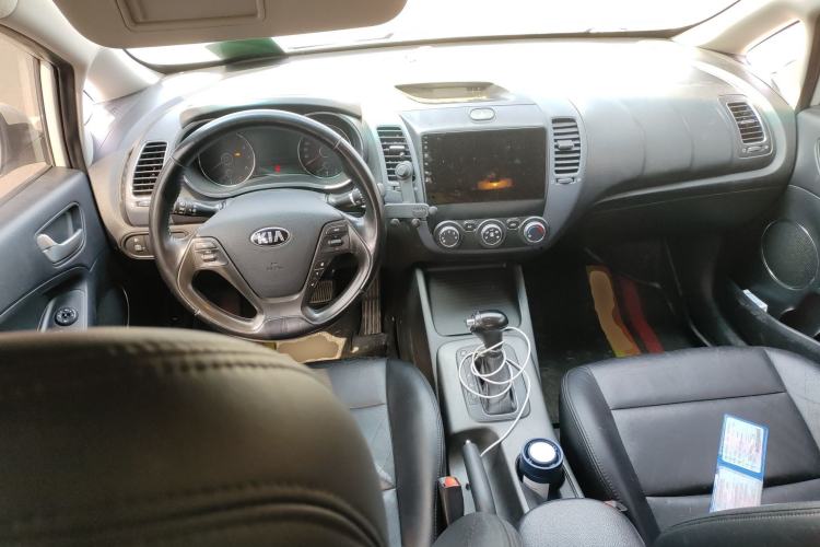 Used Kia K3 2015 1.6L Automatic GLS Center Console
