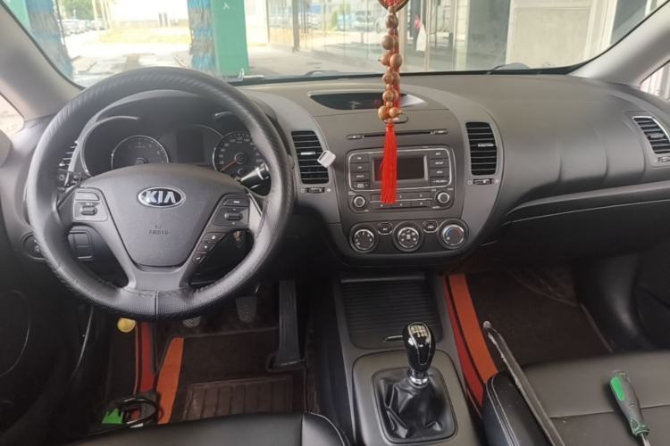 Used Kia K3 2015 1.6L Manual GLS Center Console