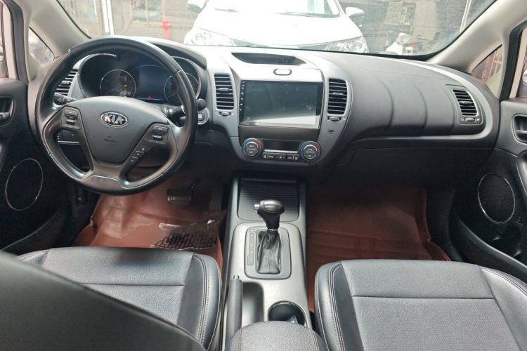 Used Kia K3 2015 1.6L Automatic DLX Center Console